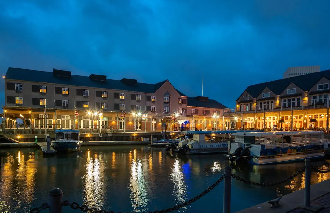 Harbor House Hotel And Marina At Pier 21-1