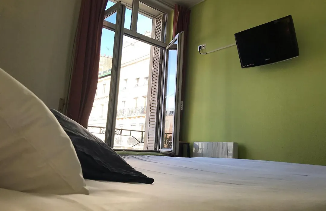 Brit Hotel Aux Sacres Reims, Centre Historique-1