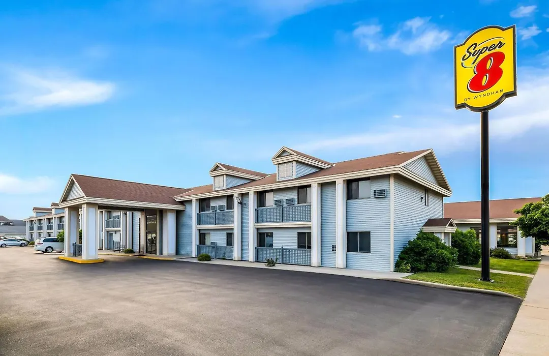 Super 8 By Wyndham La Crosse-1