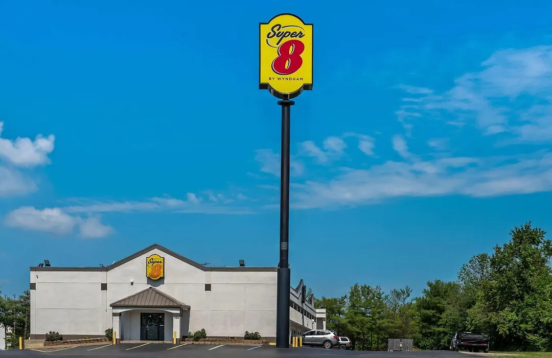Super 8 By Wyndham Brownsburg-1