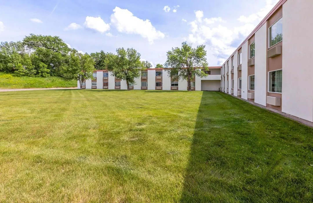 Baymont By Wyndham Jamestown Conference Center & Water Park-1