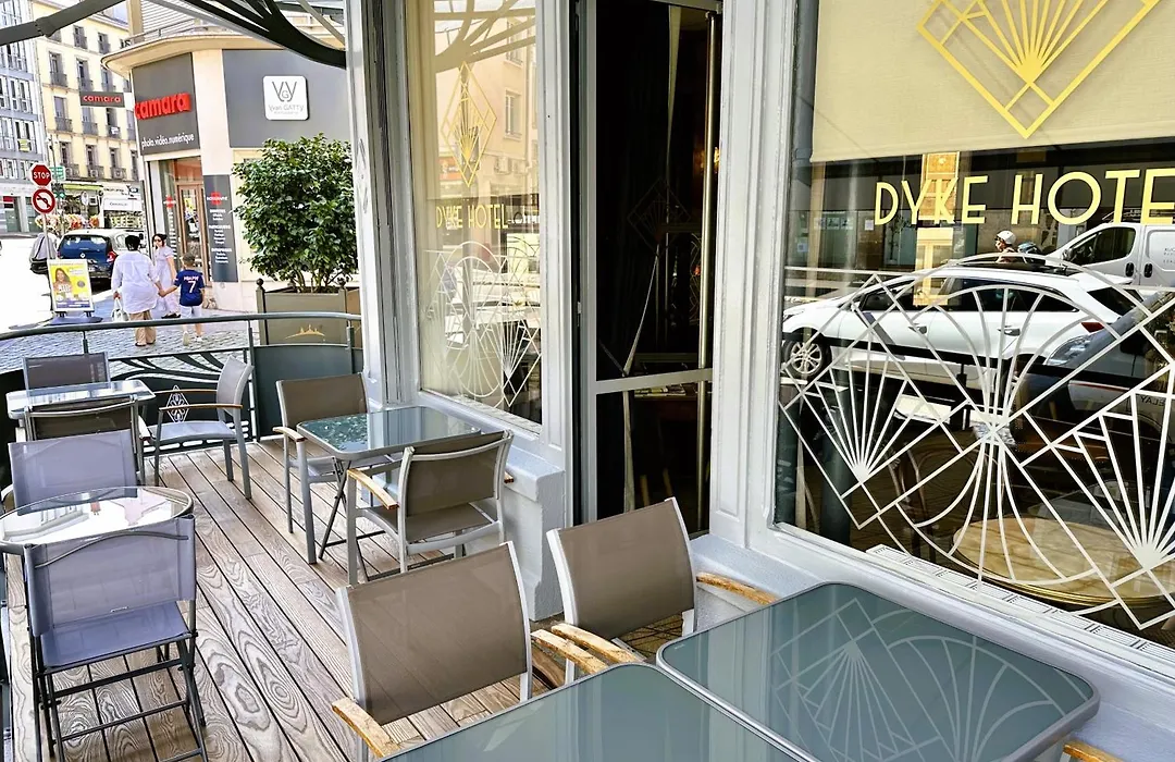 Dyke Hotel-1