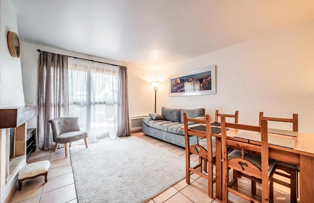 Eden Hotel, Apartments And Chalet Chamonix Les Praz-1