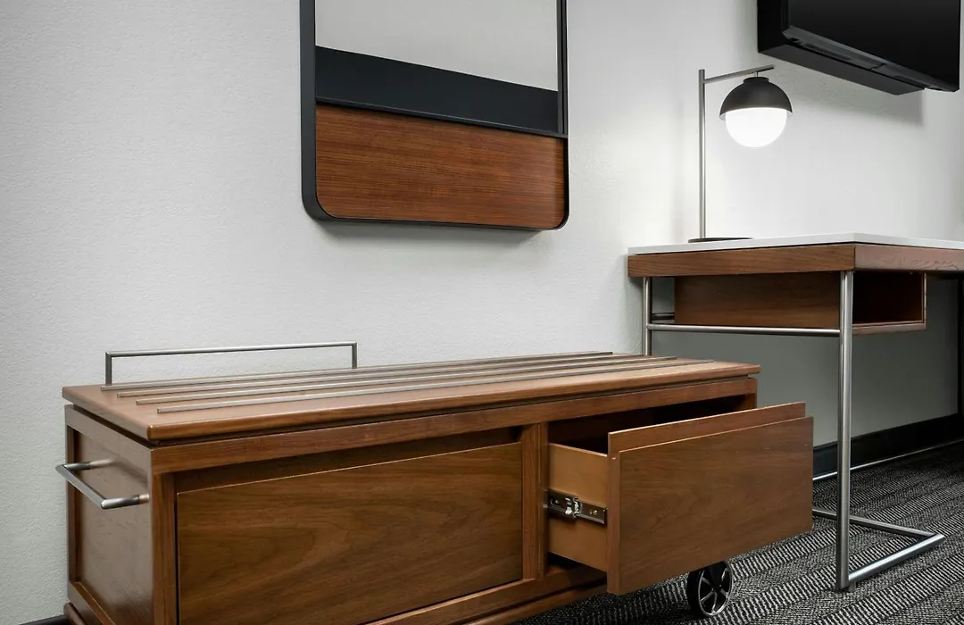Courtyard By Marriott Bloomington-1