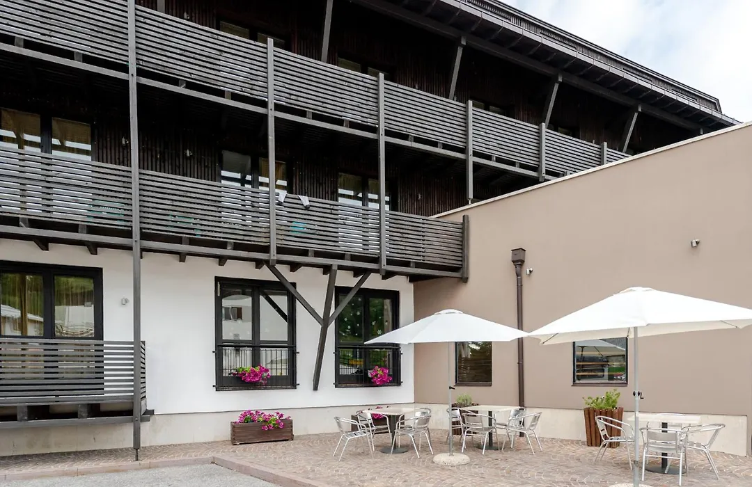 Hotel Dolomiti Chalet-1