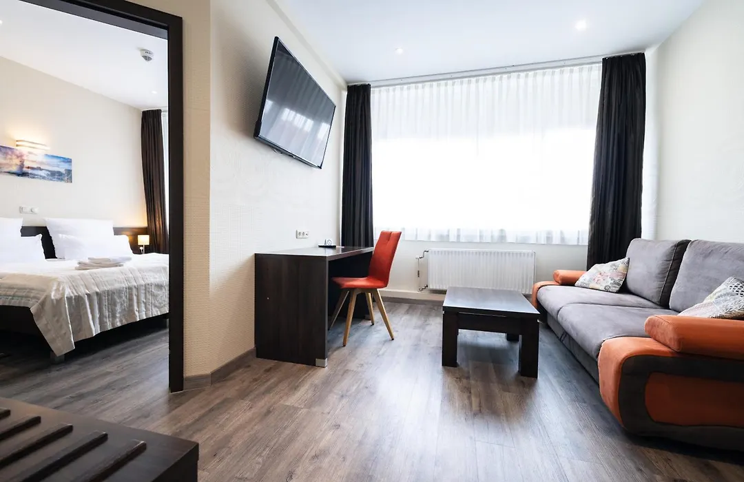 Home Hotel-1