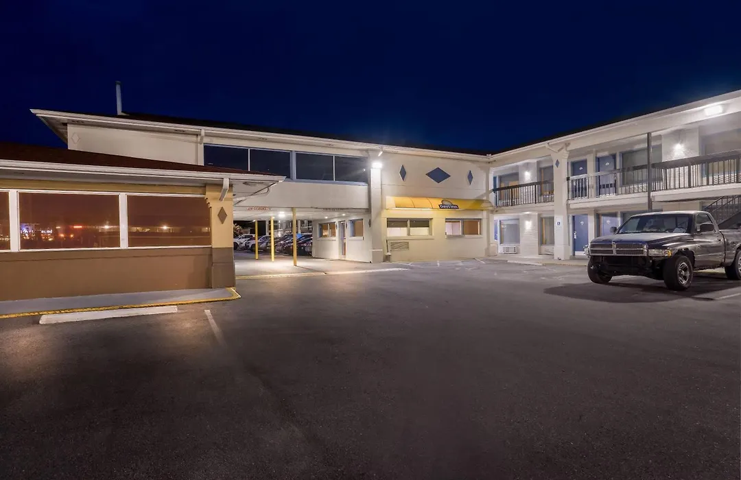Days Inn By Wyndham Jacksonville Nc-1
