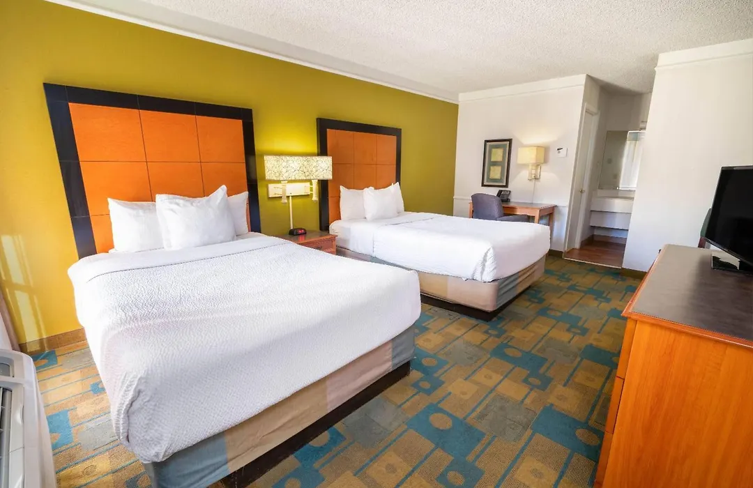 Travelodge By Wyndham Phoenix North-1