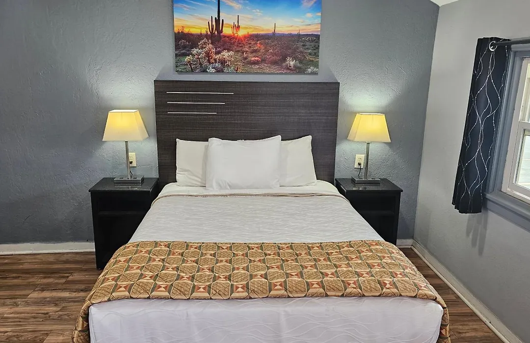 Travelers Inn-1