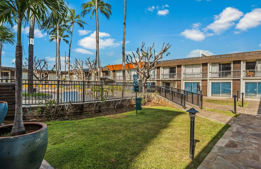 Best Western The Plaza Hotel Honolulu Airport - Free Breakfast-1