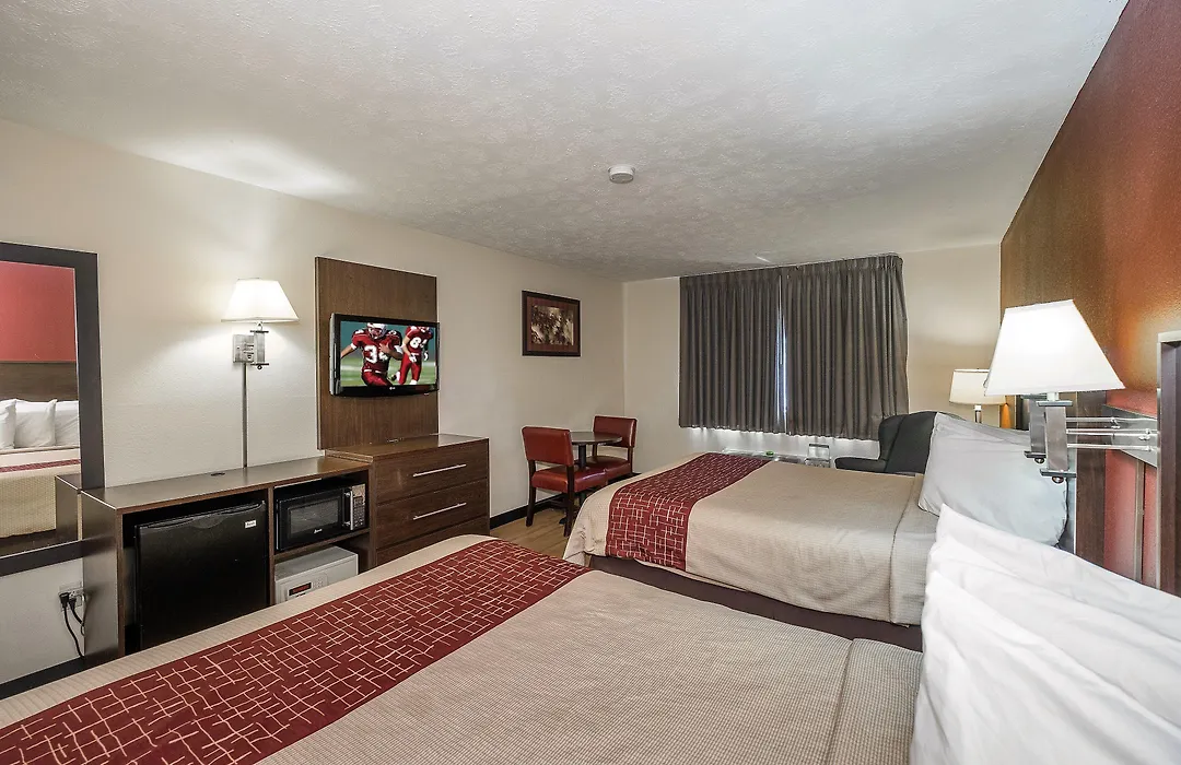 Red Roof Inn & Suites Hermitage-1