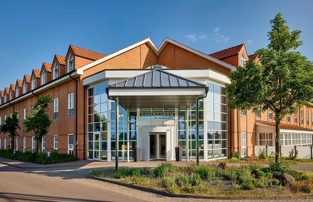 Courtyard By Marriott Magdeburg-1