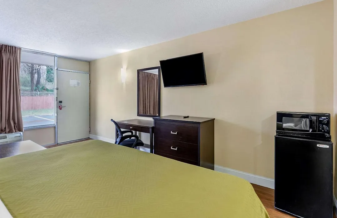 Econo Lodge Roanoke Civic Center-1