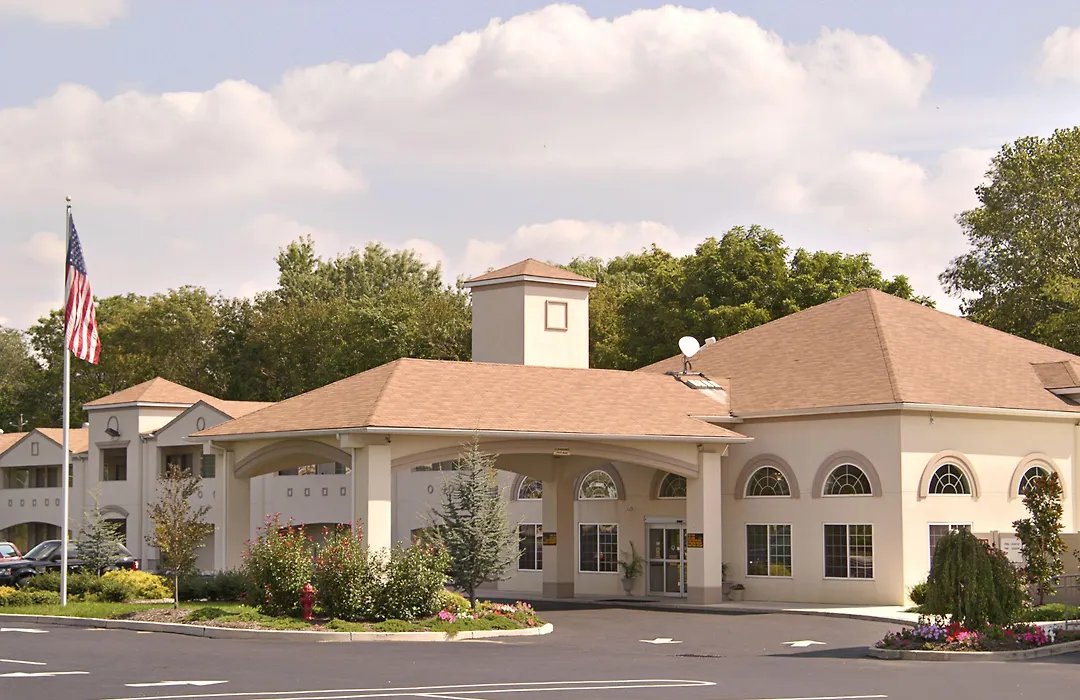 Days Inn & Suites By Wyndham Cherry Hill - Philadelphia-1