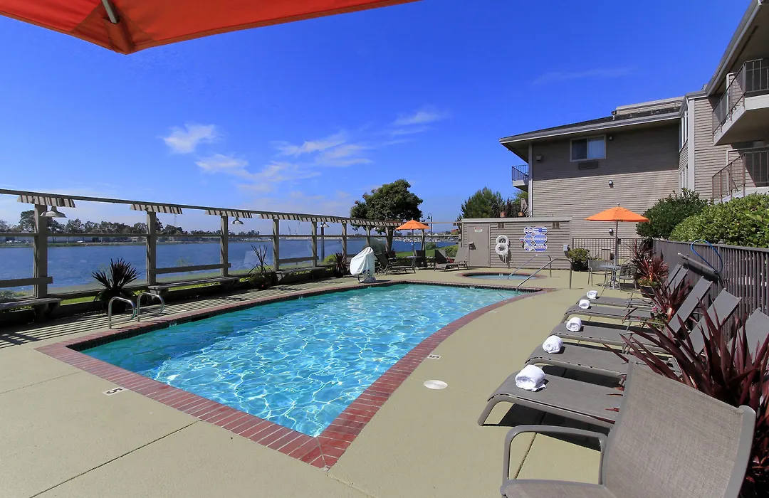 Executive Inn & Suites Oakland-1