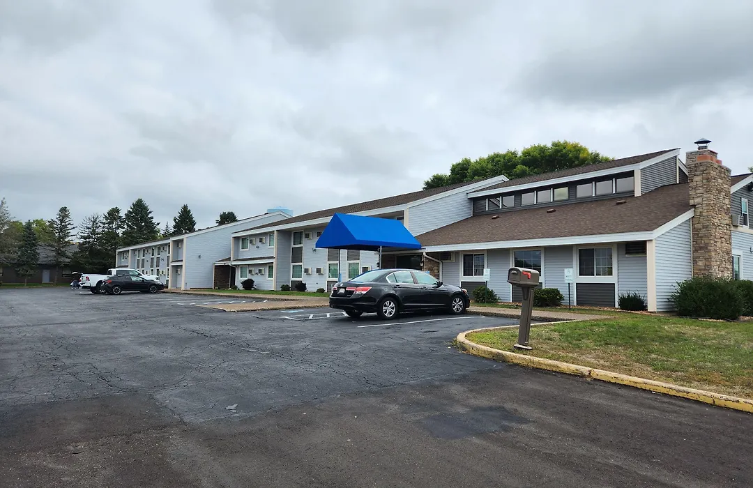 Stillwater Inn & Suites-1