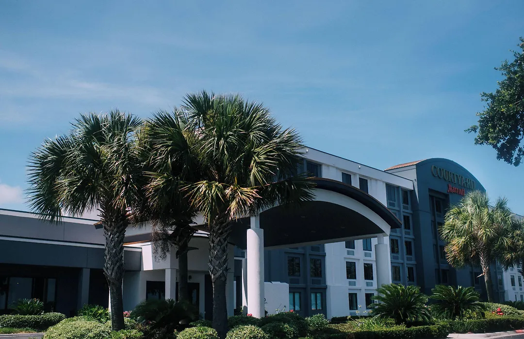 Courtyard By Marriott Gulfport Beachfront-1