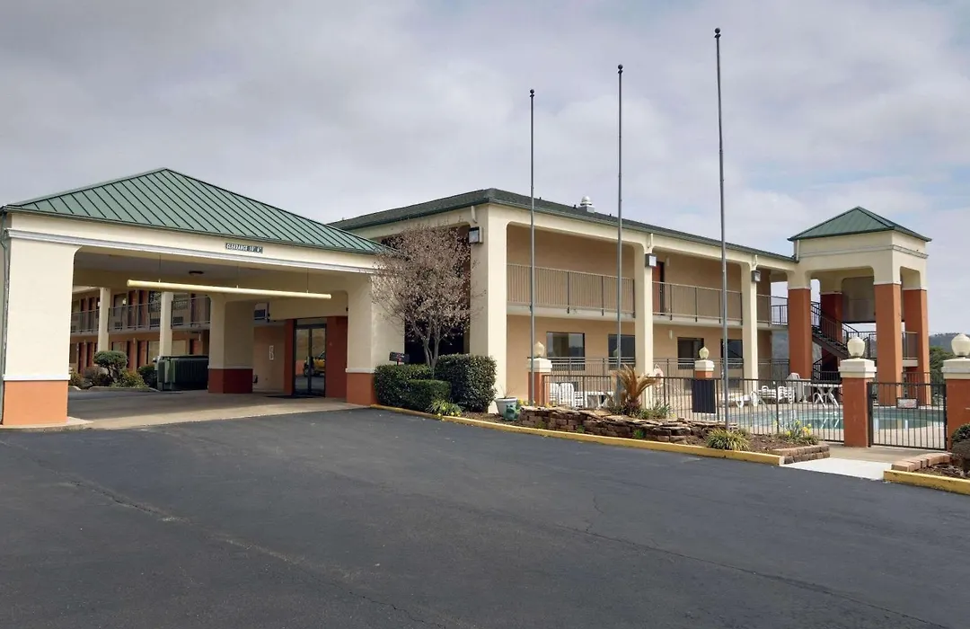 Quality Inn & Suites Clarksville-1