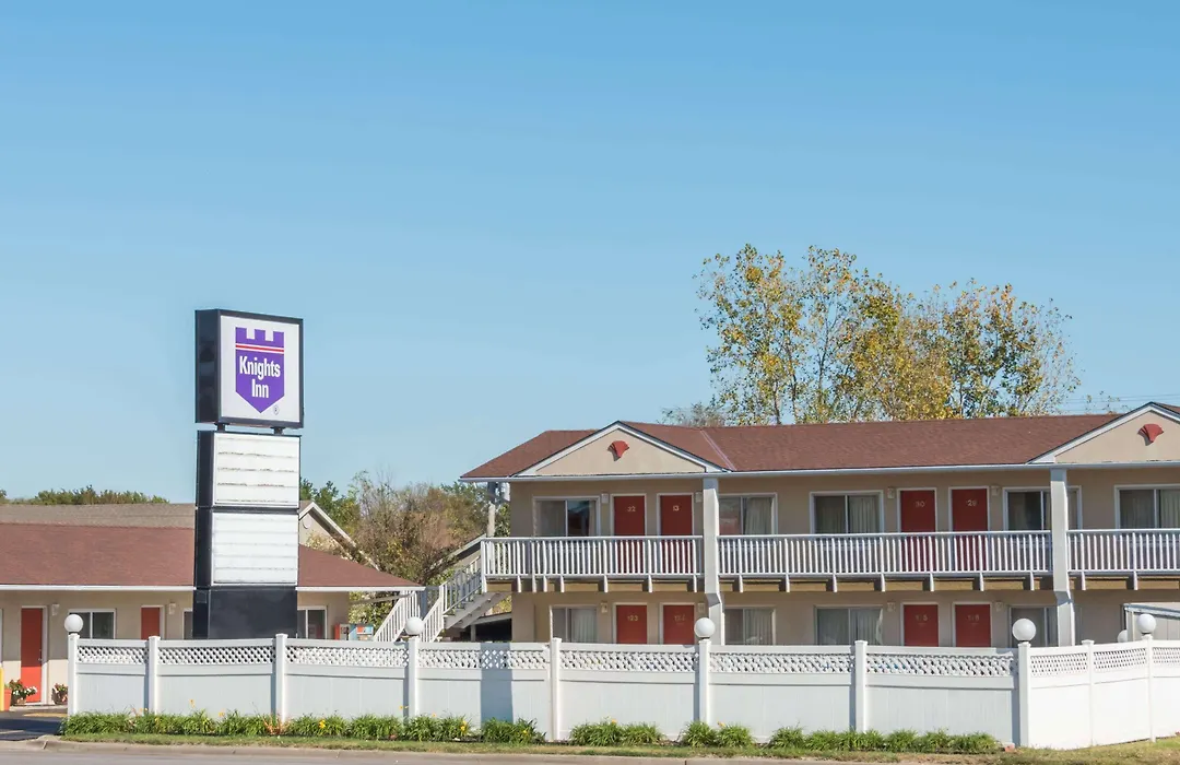 Knights Inn Ottawa-1