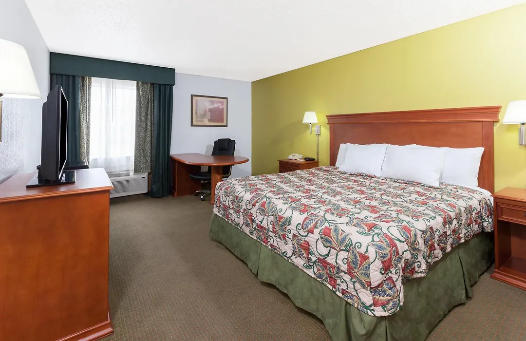 Days Inn By Wyndham Shawnee-1