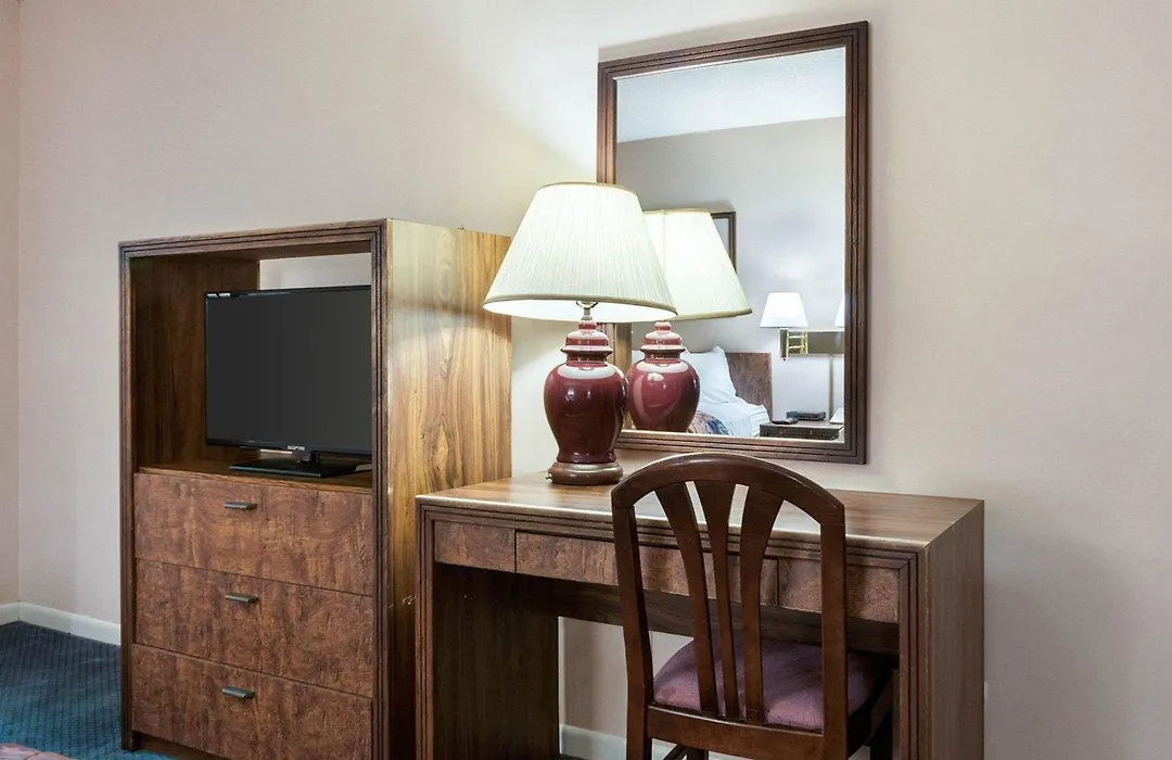 Rodeway Inn-1