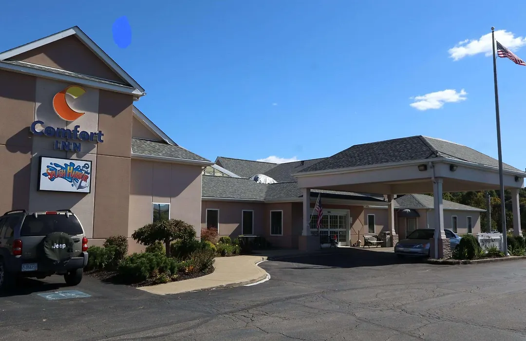 Comfort Inn Splash Harbor-1