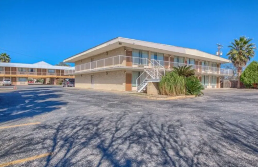 Americas Best Value Inn Uvalde-1