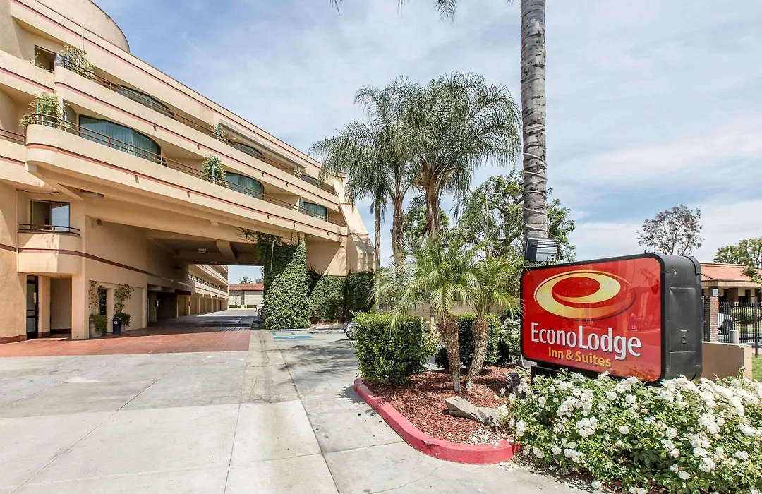 Econo Lodge Inn & Suites Riverside - Corona-1