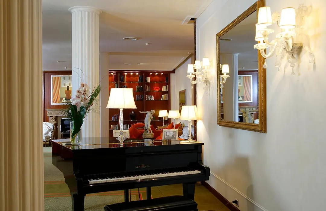 Hotel De La Ville-1