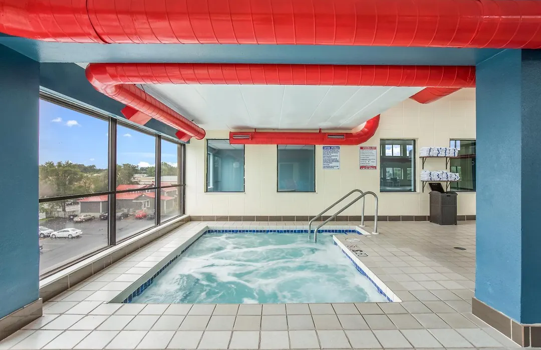 Americinn & Suites By Wyndham Baraboo Event Center-1