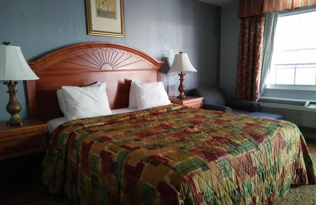 Travelodge By Wyndham Venice-1