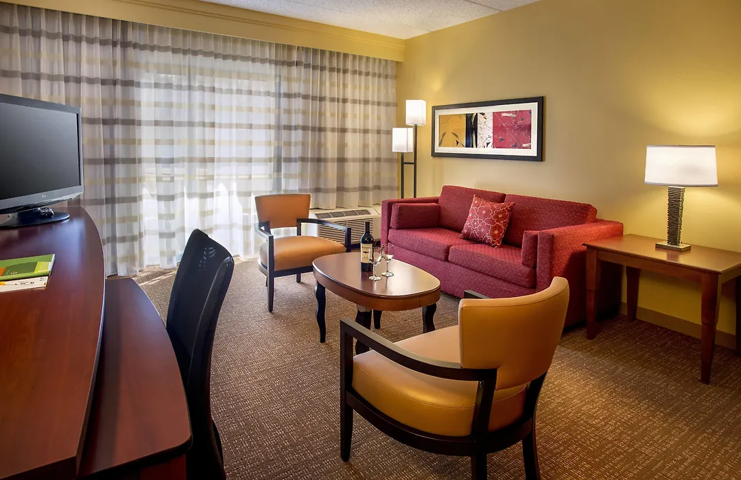 Courtyard By Marriott Norwalk-1