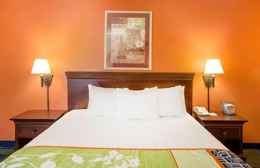 Days Inn By Wyndham Fremont-1