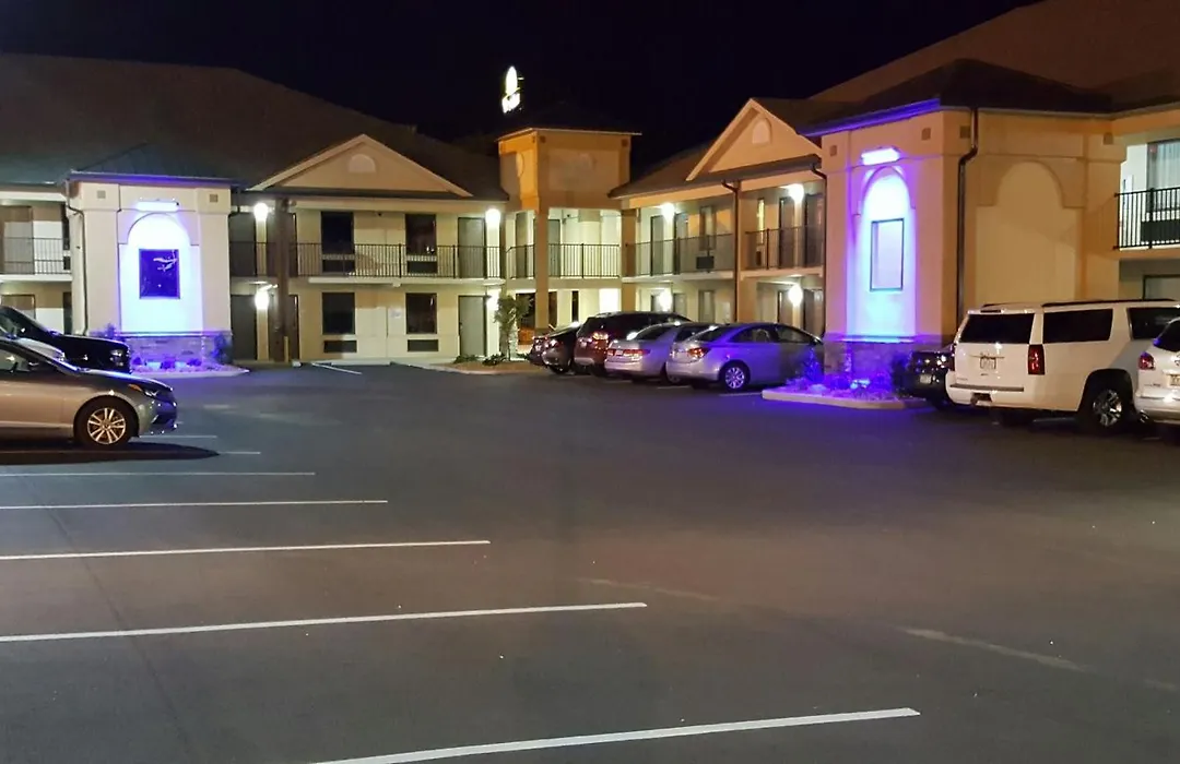 Baymont By Wyndham Clarksville-1