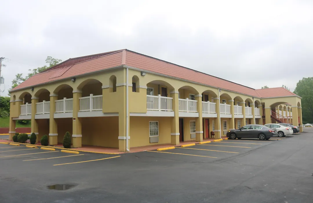 Econo Lodge Huntington - Barboursville University Area-1