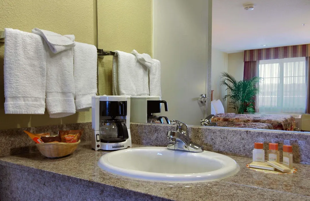 Days Inn By Wyndham Hayward Airport-1