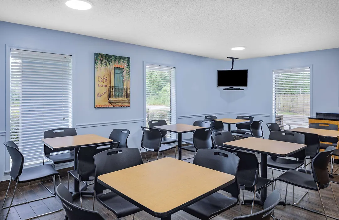 Days Inn By Wyndham Pensacola I-10-1