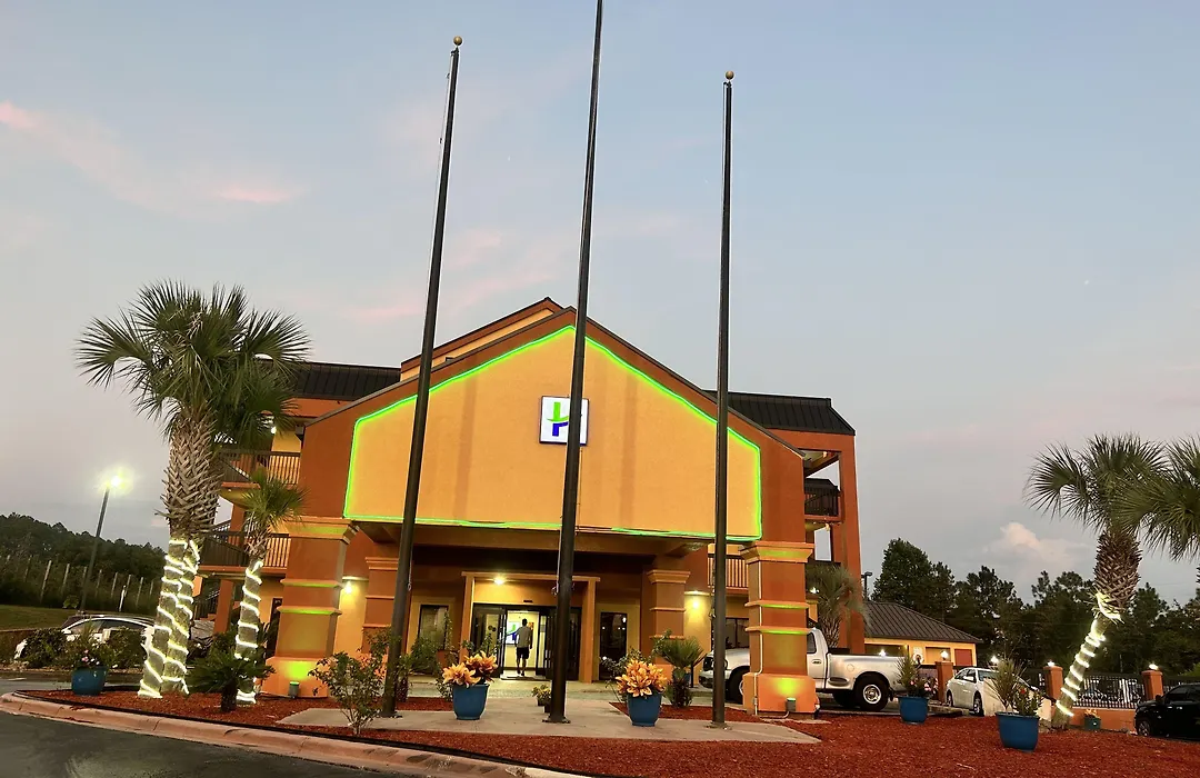 Home Town Inn & Suites-1