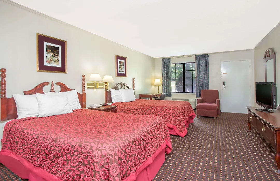 Days Inn Milledgeville-1