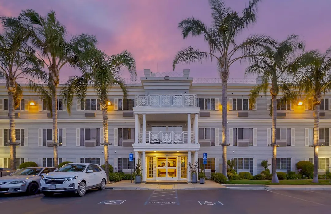 Best Western Luxury Inn-1