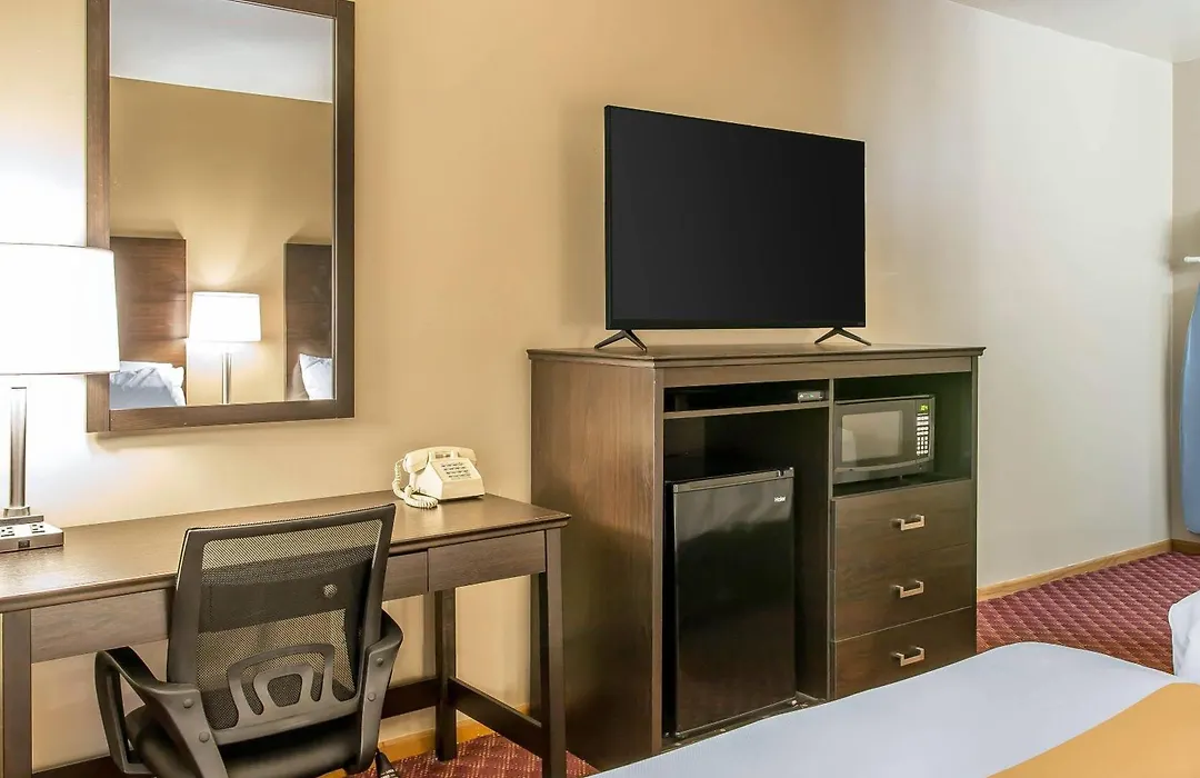 Quality Inn & Suites Houghton Downtown-1