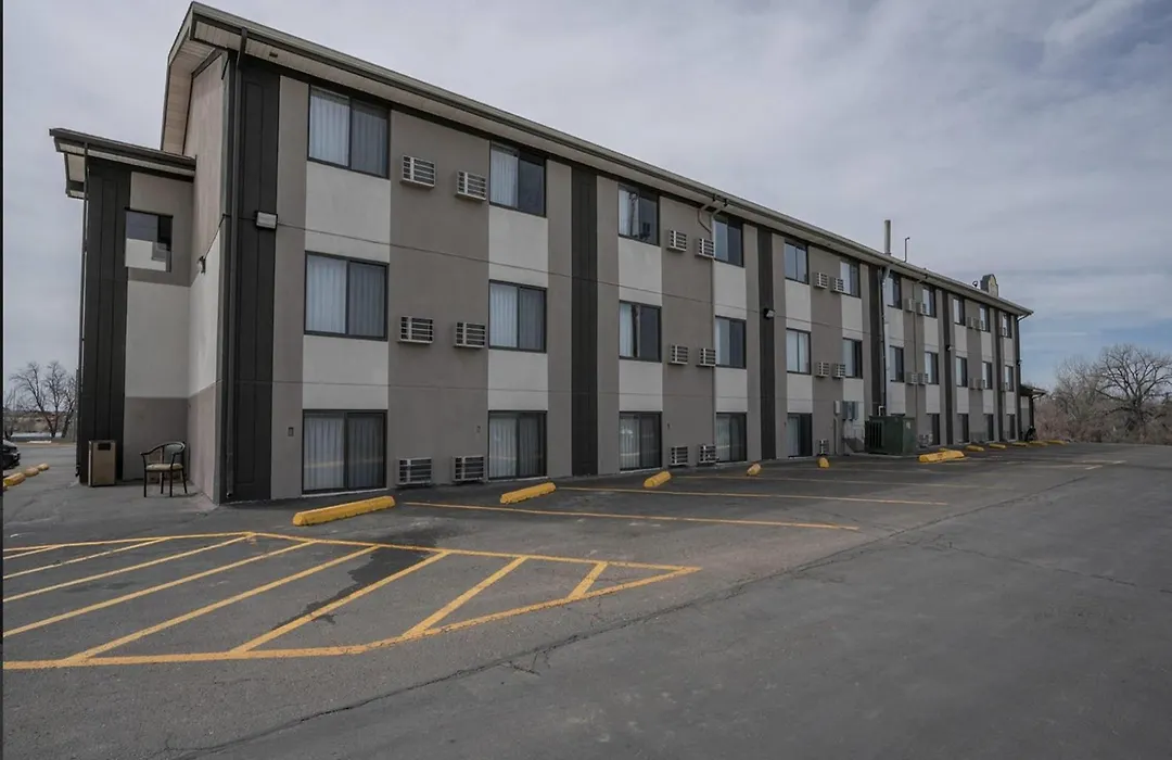 Super 8 By Wyndham Miles City-1