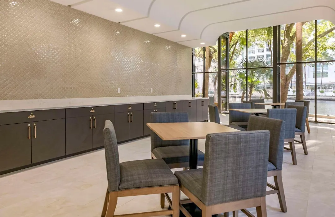 Comfort Inn & Suites Downtown Brickell-Port Of Miami-1