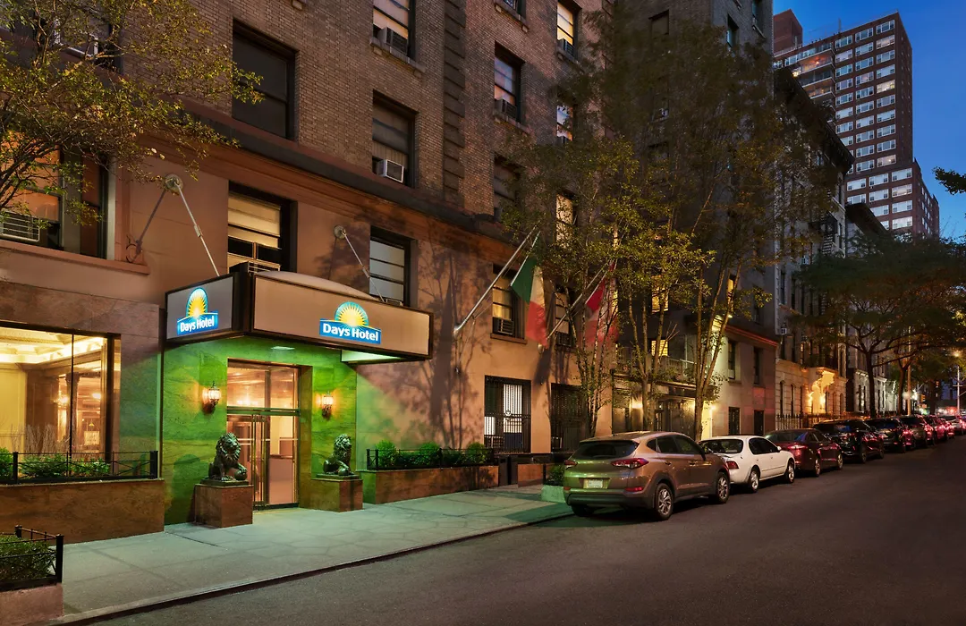 Night Hotel Broadway-1
