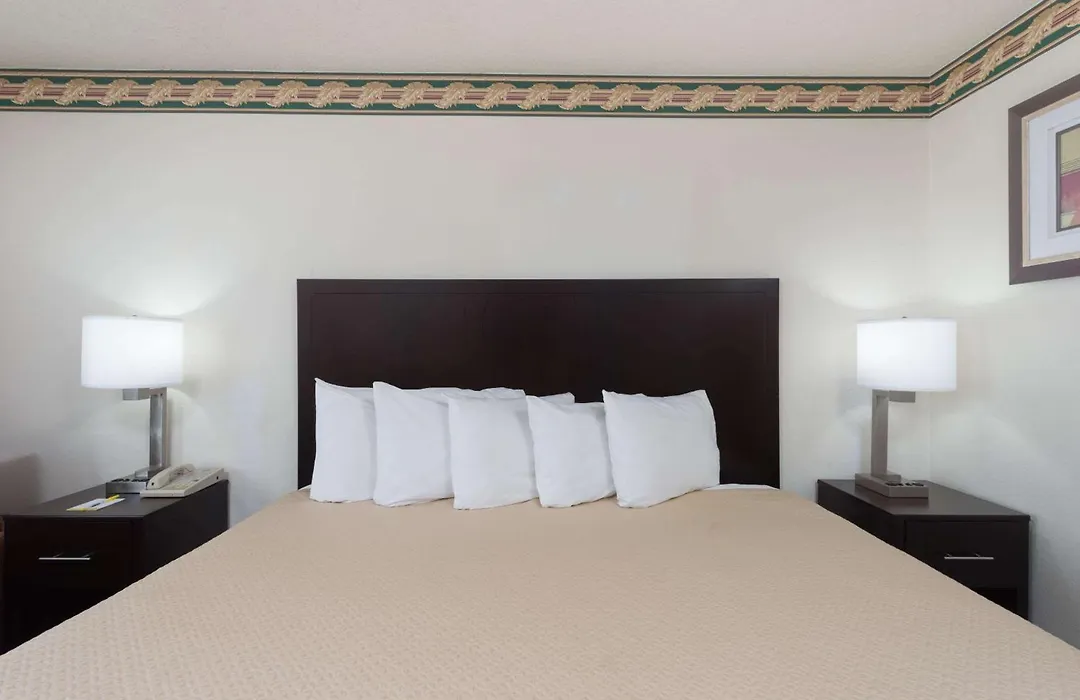 Days Inn By Wyndham Mexico-1