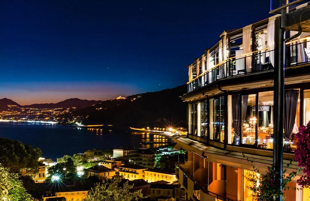 Hotel Vis à Vis-1