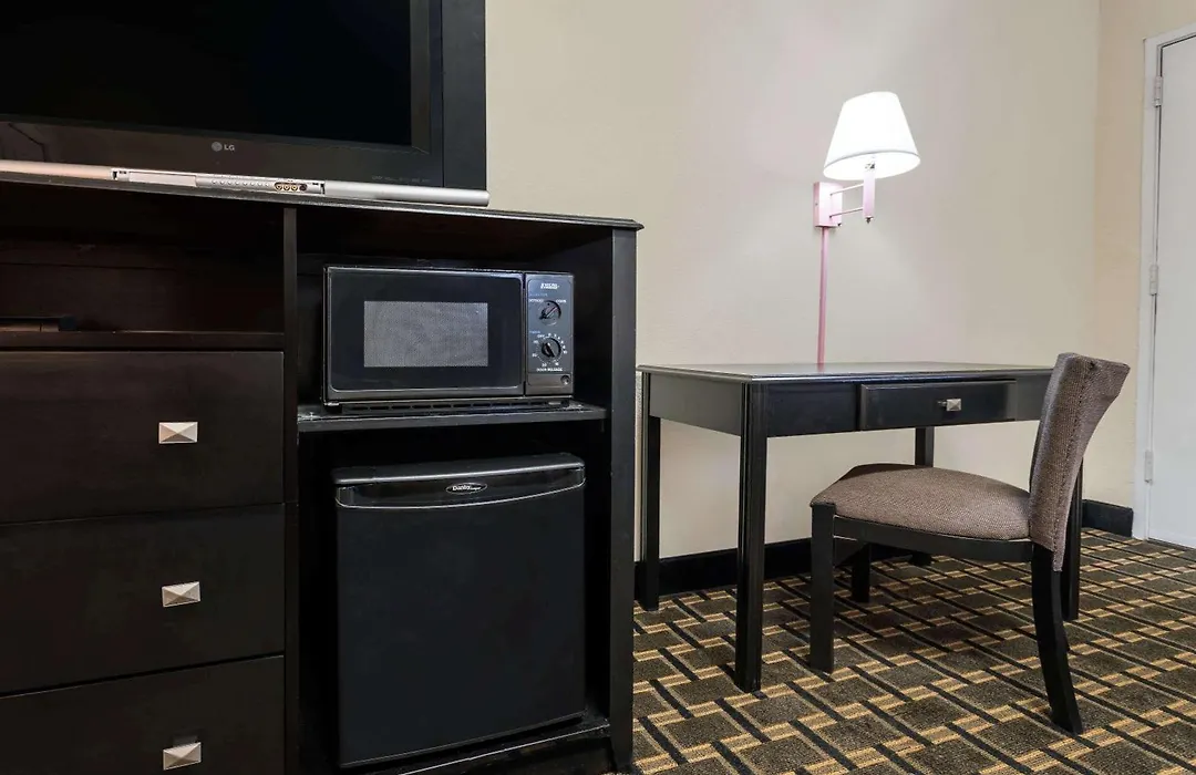 Super 8 By Wyndham Lithonia-1
