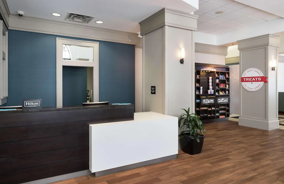 Hampton Inn & Suites Atlanta-Downtown-1