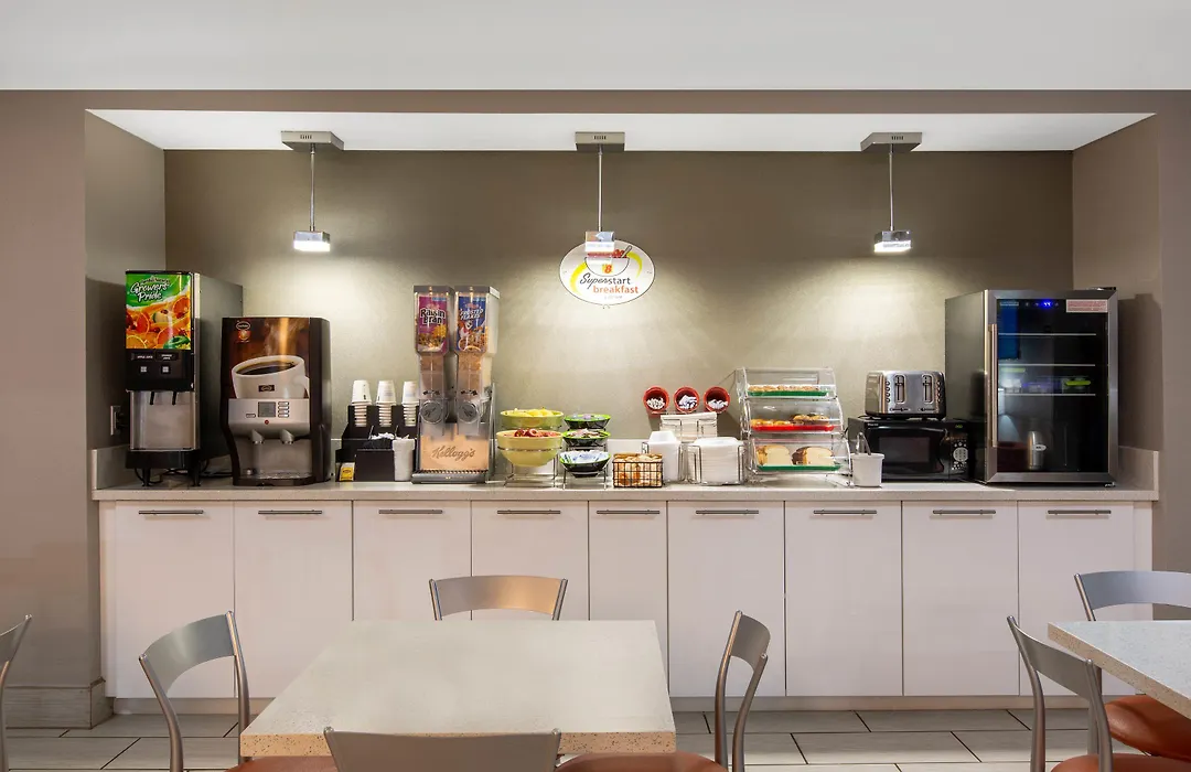 Super 8 By Wyndham Ottawa-1