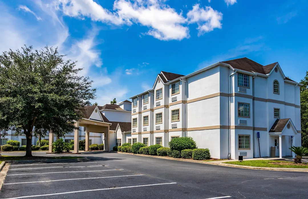 Red Roof Inn Plus+ & Suites Savannah - I-95-1